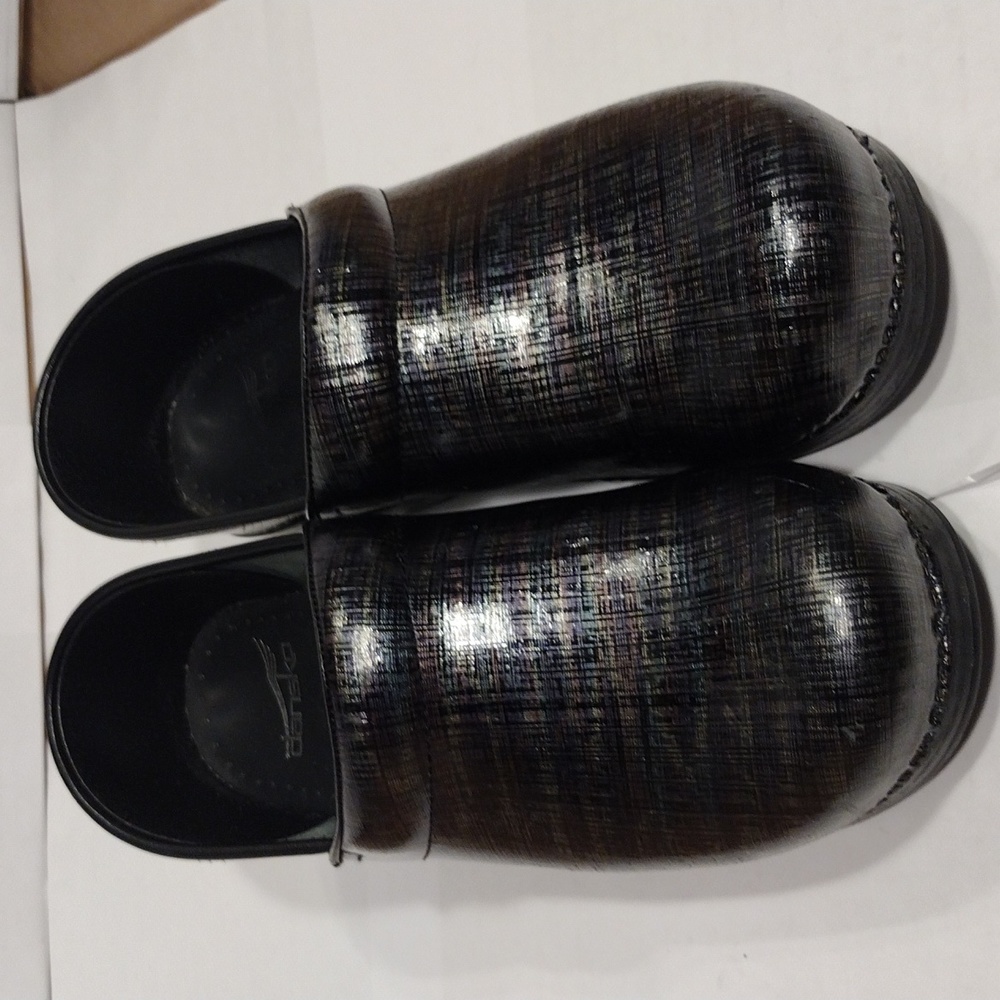 Dansko women's linen patent slip on clogs size 39
